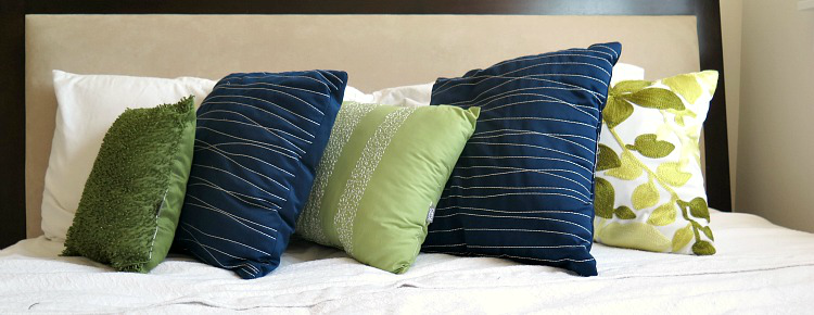 Think making pillow cases is difficult? It doesn't have to be! Just follow this simple envelope pillow case tutorial that walks you through each step!