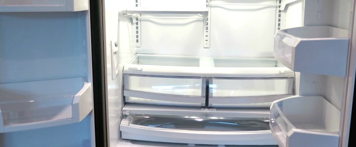 How to clean & organize a refrigerator ... and keep it that way! Great tips and ideas for easy & practical refrigerator organization!