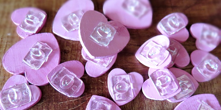 Fun way to add a sophisticated pop of Valentines Day to your decor with these easy to make DIY hearts. These decorations can be reused each year!