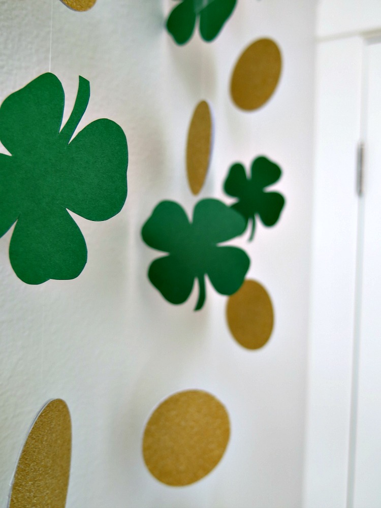 Add some color and pop with these easy to make DIY Saint Patricks Day garland! Makes a fun addition to your holiday party!