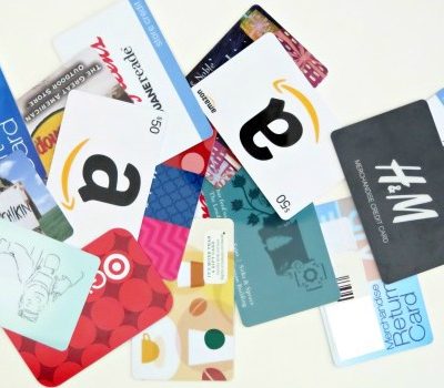 No need for a complicated or expensive system to organize your gift cards. All you need is 5 minutes to make this easy gift card organization system!