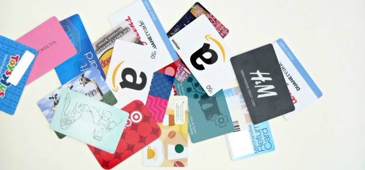 No need for a complicated or expensive system to organize your gift cards. All you need is 5 minutes to make this easy gift card organization system!
