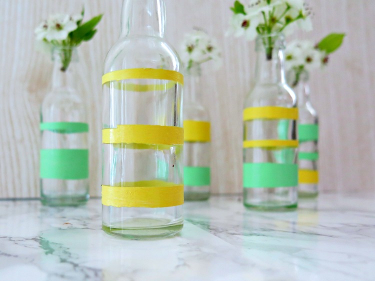 Spice up your next dinner party with these easy DIY table decorations to add a touch of color to your table. Step by step tutorial included!