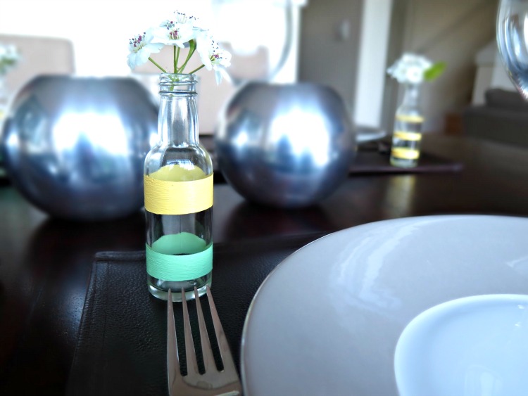 Spice up your next dinner party with these easy DIY table decorations to add a touch of color to your table. Step by step tutorial included!