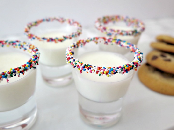 Surprise your guests with their childhood favorite, milk and cookies, at your next party! Easy, fun & unique cocktail party desert your guests will LOVE!