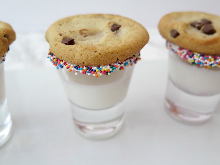 Surprise your guests with their childhood favorite, milk and cookies, at your next party! Easy, fun & unique cocktail party desert your guests will LOVE!