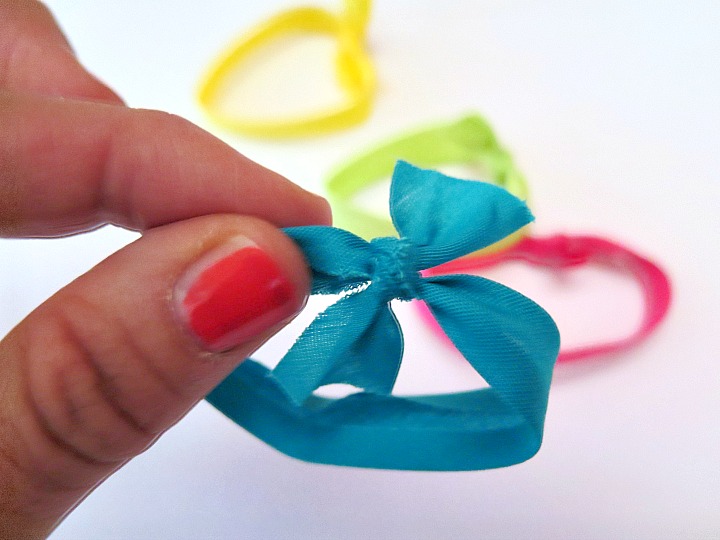 Stop paying big bucks for the newest trend in hair ties ..... Make your own for a fraction of the price. Watch our step by step tutorial to show you how!