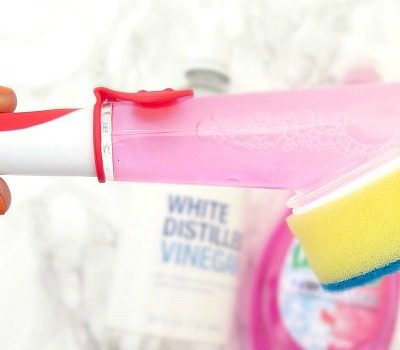 the best tips I've seen lately to get rid of soap scum. Pinning for later!