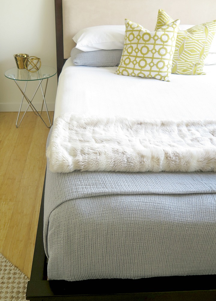 Step by step guide to make your bed just like the hotels do! 