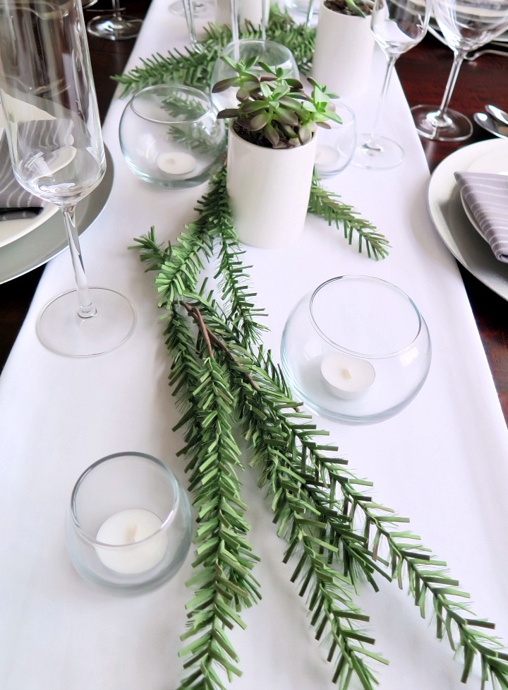 Step by step instructions to a beautiful Christmas tablescape