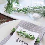 Step by Step Instructions to a Beautiful Christmas Tablescape