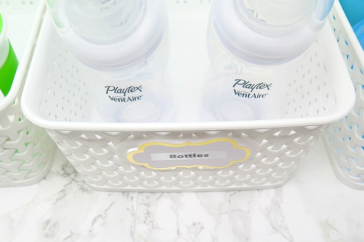 Here's the best tips and tricks to organize baby feeding supplies (bottles, sippy cups, plates, placemats, bibs, etc) in your home! 