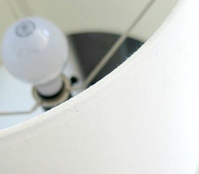 No need for any special gadgets to clean dusty lampshades. Take a look at our quick 1 minute tutorial to remove all the dust so easily!