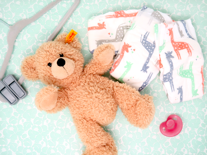 Make sure to read these baby registry tips before you create your own registry! These smart, savvy and practical tips will help you register for the RIGHT items! Great for first time moms!