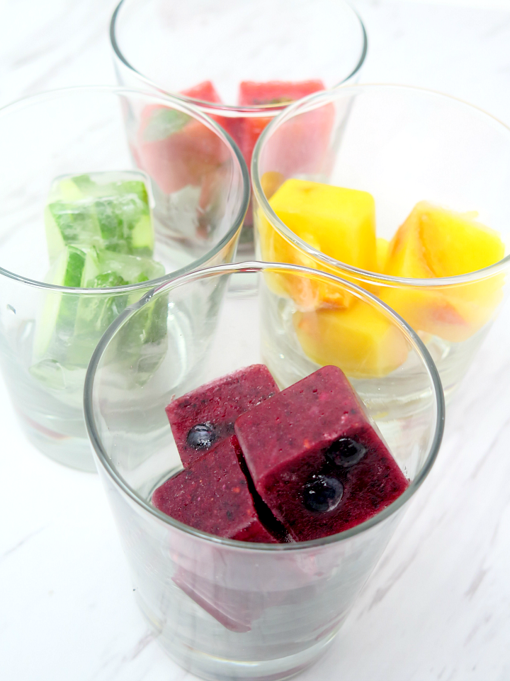 Fruit and herbs are the perfect incredients for flavored ice cubes! This is the easiest way to drink more water each day wtih delicious ice cubes! #flavoredicecubes